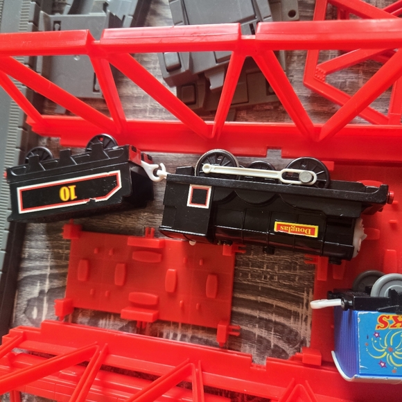 Thomas And Friends Motorized 2006 Tomy Thomas Giant Set Lot Parts Buildings - Picture 5 of 16